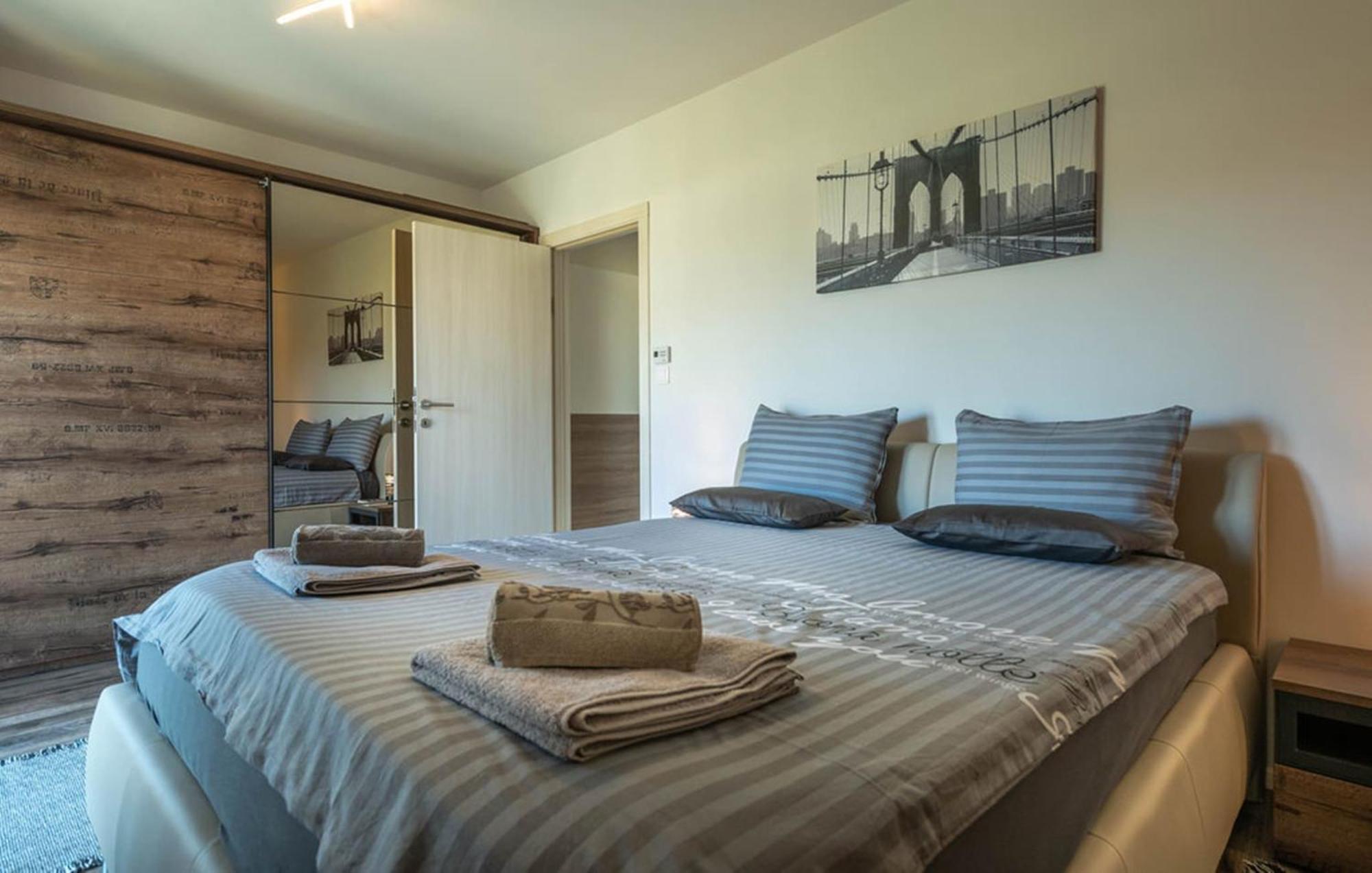 Villa Lily Galižana Екстериор снимка